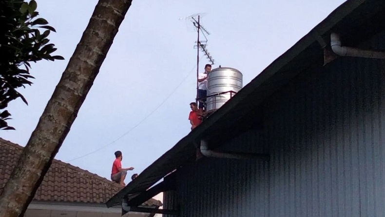 Heboh, Pria Ditemukan Tewas Dalam Toren Air di Sukasari Bandung