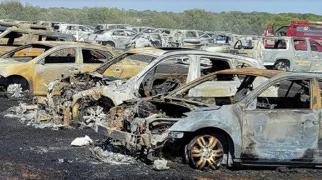 Gara-Gara Puntung Rokok 73 Mobil Ludes Terbakar di Parkiran, Pemilik Nangis