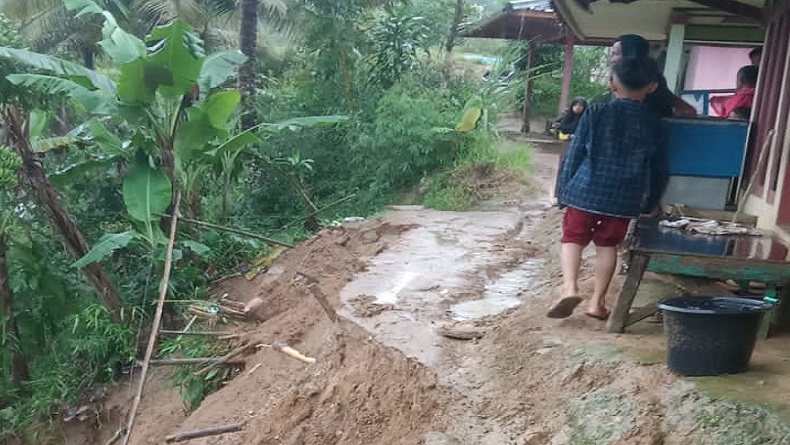 Longsor Timbun 1 Rumah di Takokak Cianjur, Penghuni Berhamburan Selamatkan Diri