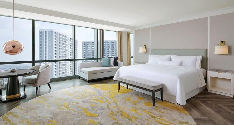 Ide Staycation di Surabaya yang Dekat dengan Pusat Belanja hingga Night Golf