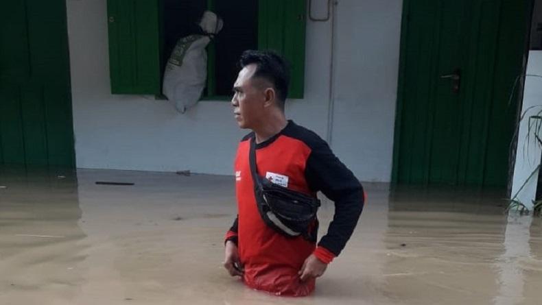 Ratusan Warga di Solo Mengungsi akibat Banjir Luapan Sungai Bengawan Solo