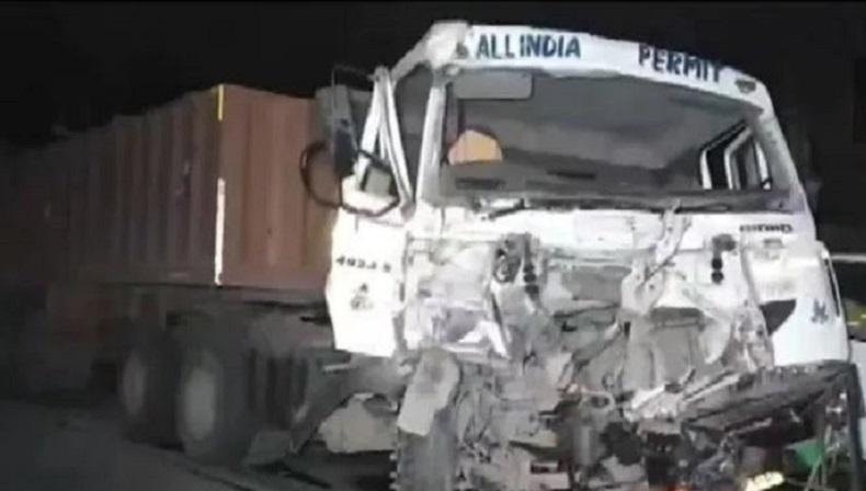 Bus Ngebut Tabrak Truk Tronton yang Parkir di Pinggir Jalan, 15 Penumpang Tewas