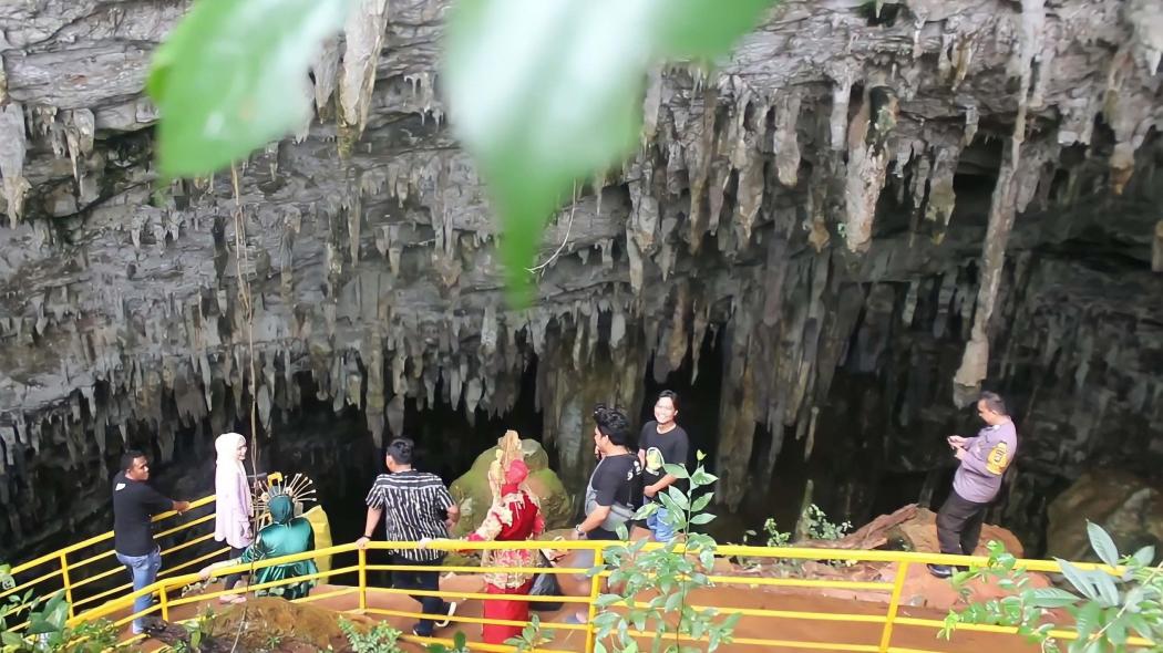 Intip Keindahan Goa Tapparang, Telaga Eksotis dengan Nuansa Mistik di Dalam Perut Bumi