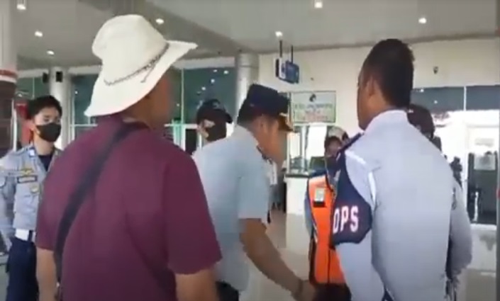 Viral Video Kadishub Palangka Raya Pukul 3 Bawahannya di Bandara