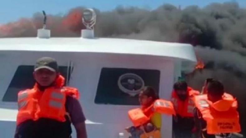 Kapal Cantika Terbakar di Tengah Laut, Ratusan Penumpang Panik Sudah Pakai Pelampung