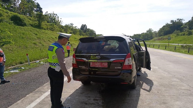 Innova Pelat B Tabrakan di Tol Cipali Ternyata Mobil Dinas Kemenag 