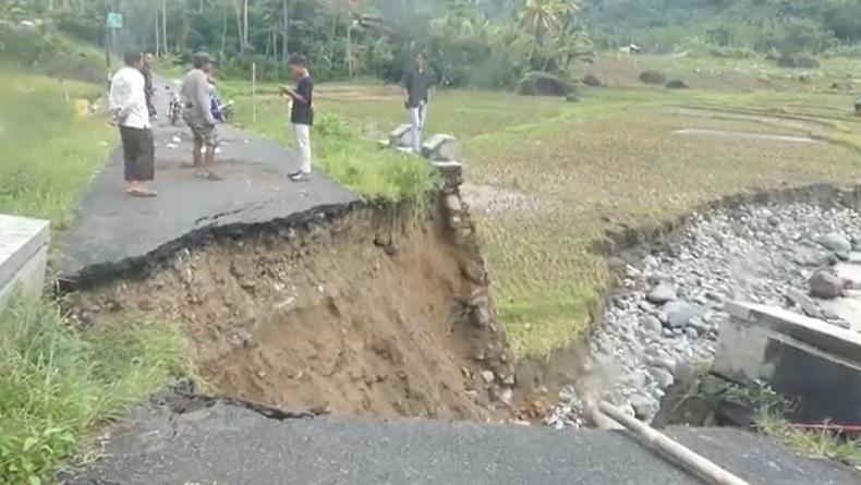 Jembatan di Banjarnegara Putus akibat Banjir, Akses Penghubung Dua Kecamatan Terganggu
