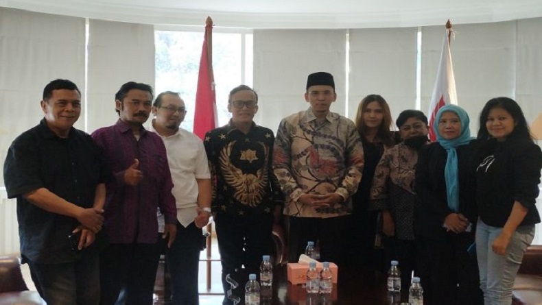 Diskusi dengan Relawan Ganjar Pranowo, TGB Zainul Majdi: Orang Baik Harus Dibantu