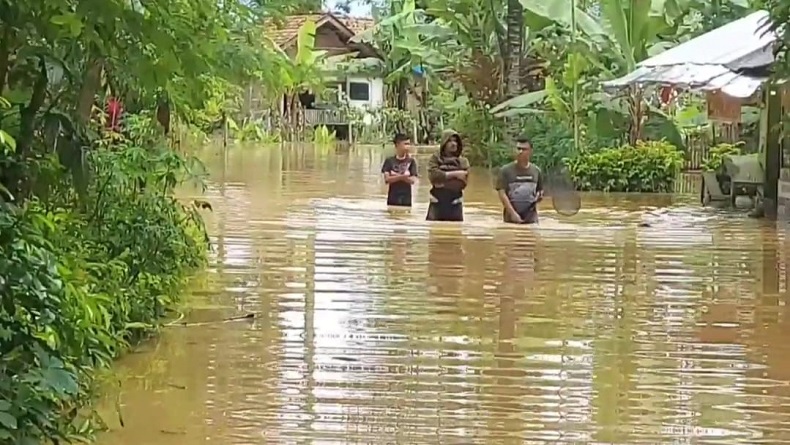 Sungai Citanduy dan Cikidang Meluap, 650 Rumah Warga Tasikmalaya Terendam Banjir