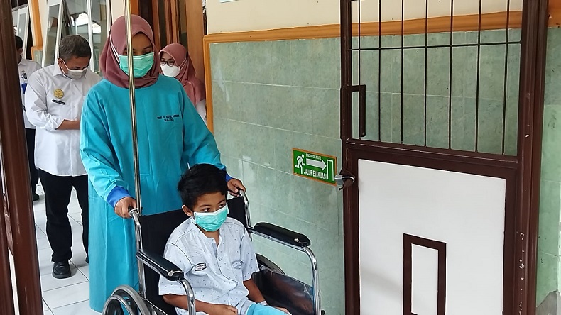 Kisah Haru Bocah Korban Tragedi Kanjuruhan Afrizal, 5 Kali Operasi hingga Dijenguk Jokowi