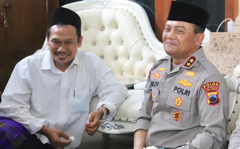  Kapolda Jateng Silaturahmi ke Sejumlah Ulama di Rembang, Gus Baha Beri Wejangan Soal Ini