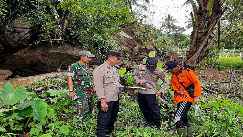 Innalillahi, Bocah 11 Tahun Tewas Tertimbun Longsor di Cidaun Cianjur