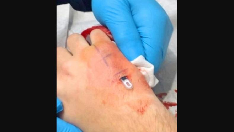 Malas Bawa Uang Tunai, Lihat yang Dilakukan Pria Ini agar Tetap Bisa Bertransaksi