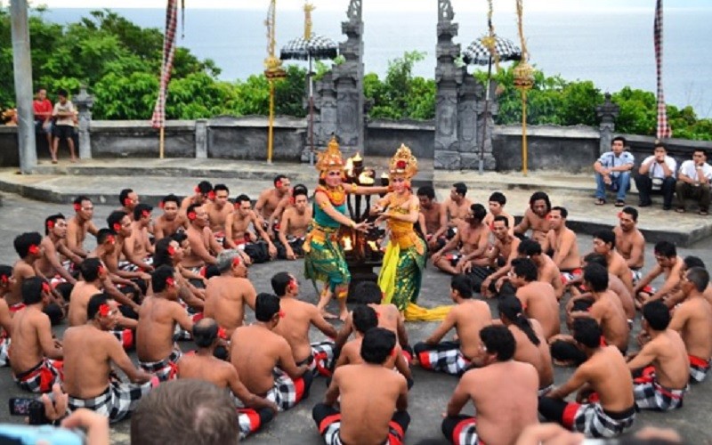 Tari Kecak dan Pola Lantainya