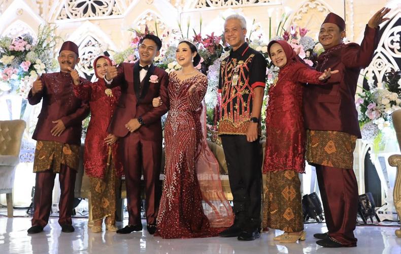 Hadiri Resepsi Pernikahan Pedangdut Koplo Yeni Inka, Ganjar : Yang Patah Hati Ngacung! 