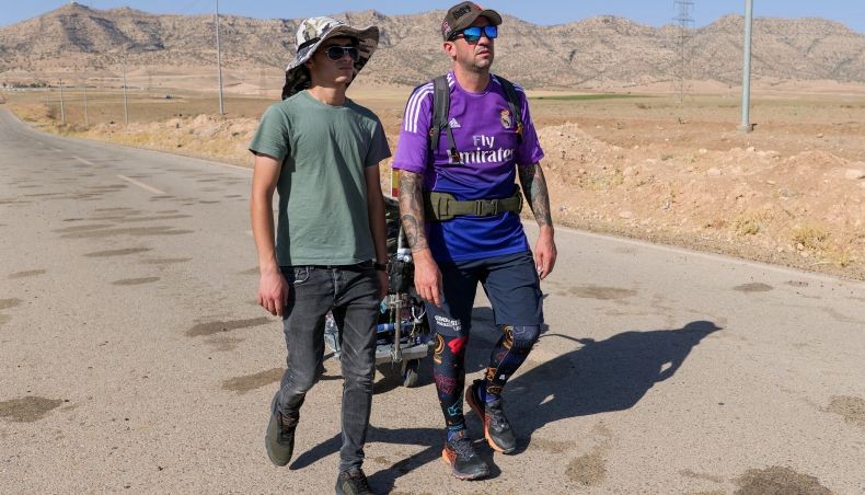 Jalan Kaki dari Spanyol ke Qatar untuk Nonton Piala Dunia 2022, Suporter Hilang di Iran