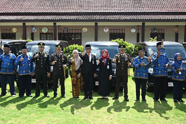 Pemkab Kebumen Bagikan 12 Mobil ke Desa-Desa, pada Peringatan Hari Sumpah Pemuda