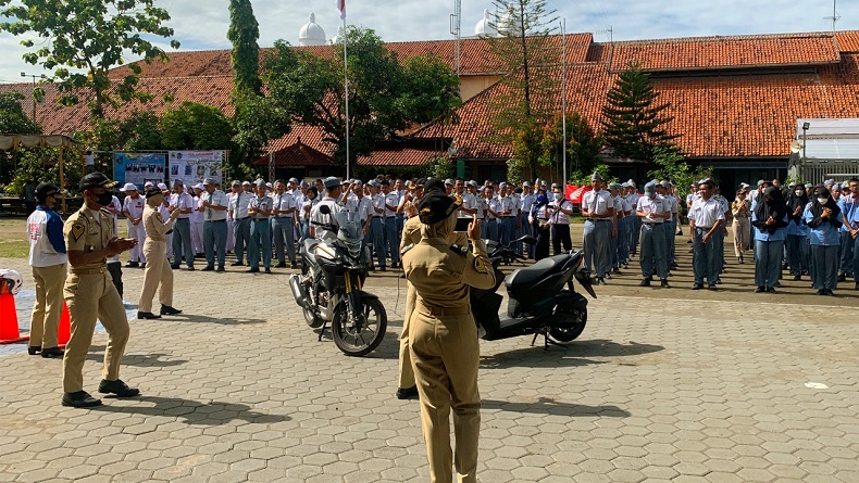 Taruna PKTJ Kemenhub Kampanye Keselamatan Jalan, Sasar Ratusan Siswa SMA di Tegal