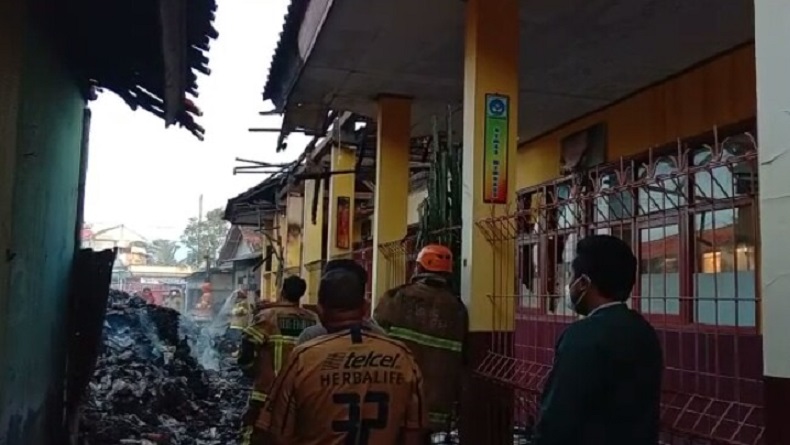 Pabrik Majun di Cihampelas KBB Terbakar, Api Merembet dan Merusak Sekolah