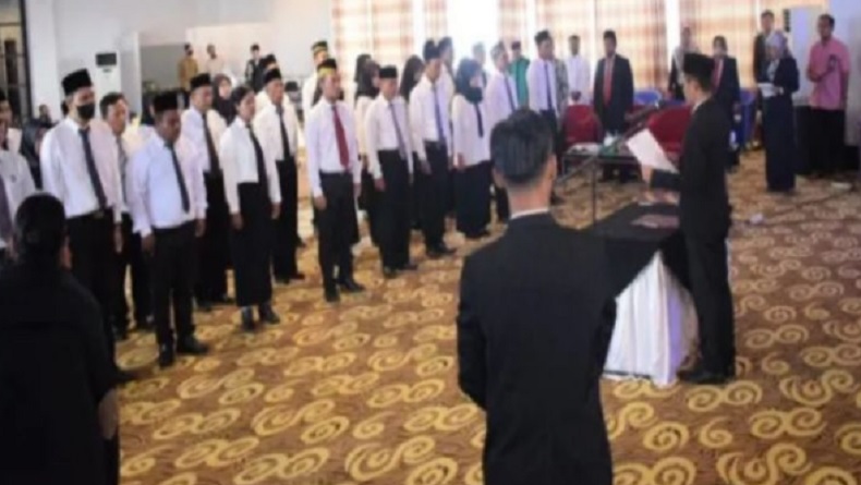 Lantik 30 Anggota Panwaslu Kecamatan, Bawaslu Paser: Anda Akan Mengawasi Pemilu 2024