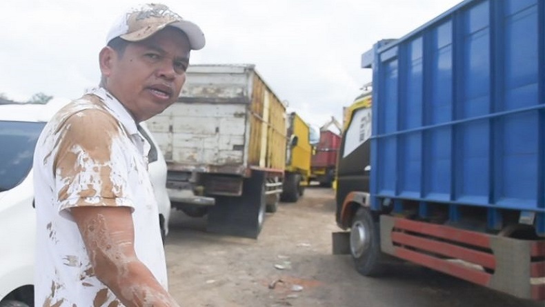 Telusuri Penyebab Pencemaran Sungai, Dedi Mulyadi Berlumuran Lumpur