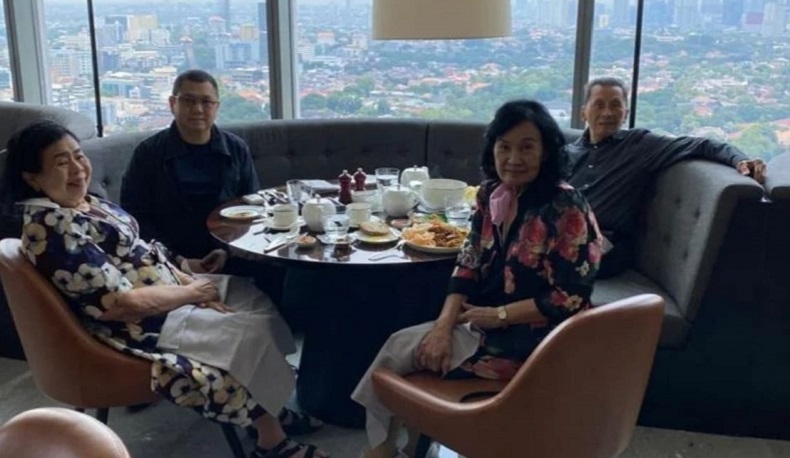 Momen Bersama Keluarga, Hary Tanoe Ajak Orang Tua Lunch di Park Hyatt
