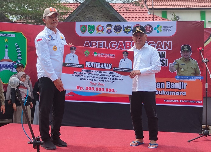 Tinjau Banjir Kabupaten Sukamara, Gubernur Kalteng Tegaskan Pemerintah adalah Pelayan Rakyat