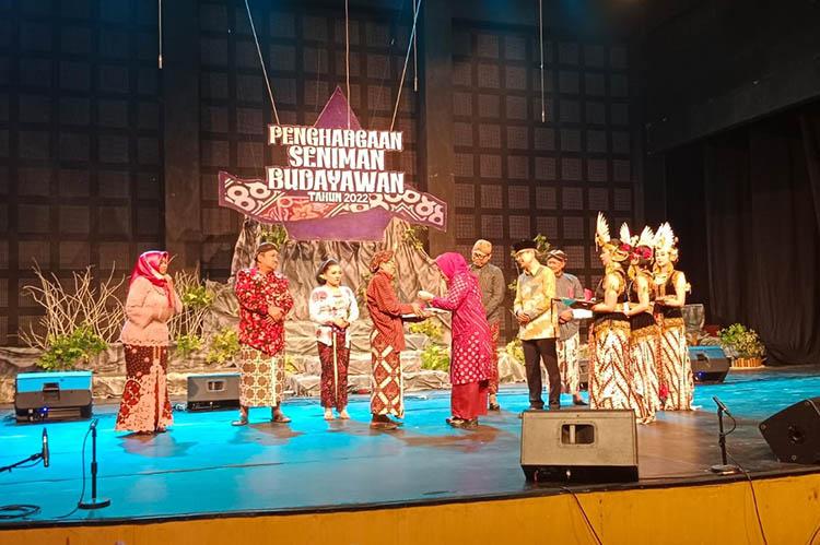 Dinas Kebudayaan Kulonprogo Beri Penghargaan kepada 5 Pelaku Seni dan Budaya