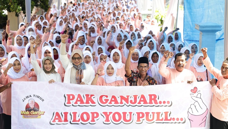 Cegah Stunting, Relawan Mak Ganjar Bagikan Suplemen Makanan untuk Anak-Anak di Kalsel