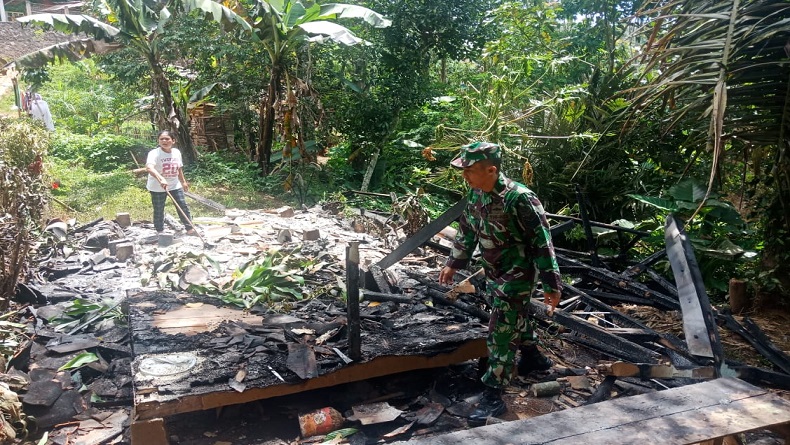Kebakaran Hebat di Campaka Cianjur, Nenek Berusia 100 Tahun Nyaris Terjebak Api 