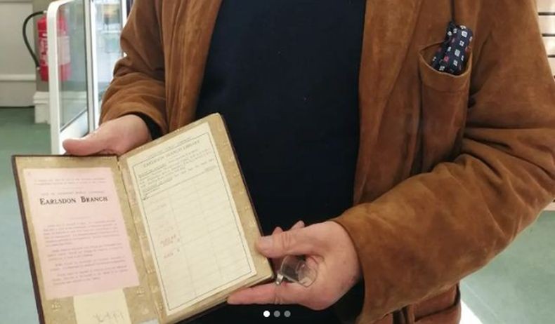 Wow, Pria Ini Kembalikan Buku Perpustakaan yang Dipinjam Kakeknya 84 Tahun Lalu Serta Denda