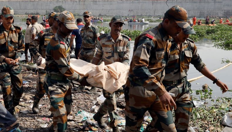Tragis, Baru Pulang Ibadah 7 Orang Satu Keluarga Tewas akibat Jembatan Gantung Ambruk