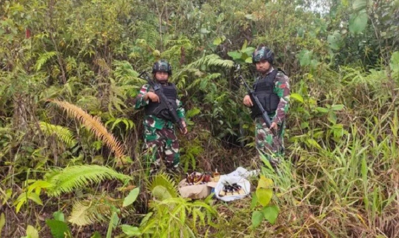 Satgas Pamtas Gagalkan Penyelundupan 96 Botol Miras di Jalur Tikus RI-Malaysia