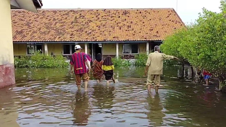 Banjir Rob Terjang Legonkulon Subang, Murid SDN Mayangan Terpaksa Diliburkan