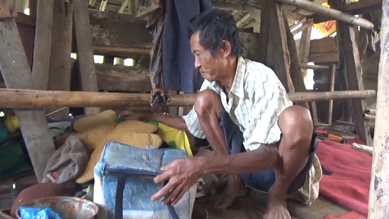 Kisah Pilu Kakek Suwito, Hidup Sebatang Kara yang Tinggal di Kandang Kambing