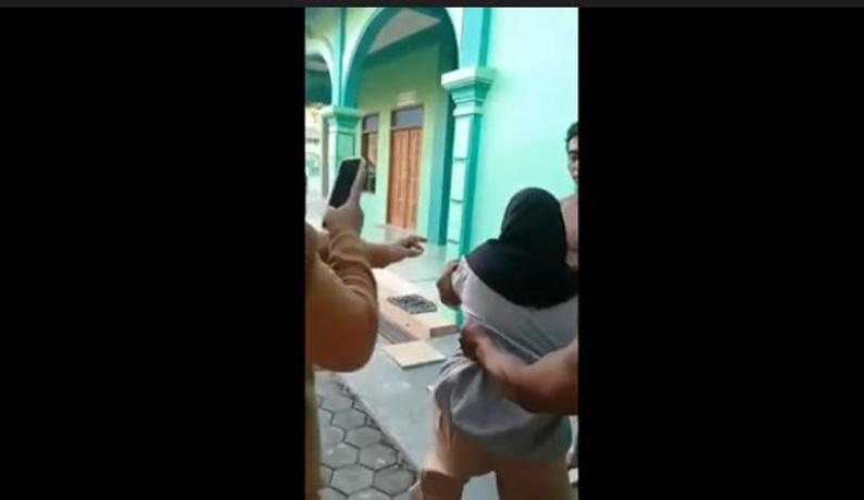  Kepergok Mesum di Kamar Mandi, Bocah SMP di Grobogan Ditelanjangi dan Diarak Keliling Desa