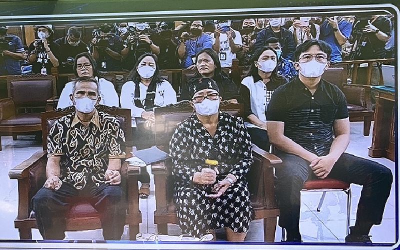 Emosi Dengar Penjelasan Rumah Dinas Ferdy Sambo Tak Ada CCTV, Ibu Brigadir J Usir Hendra Kurniawan dkk