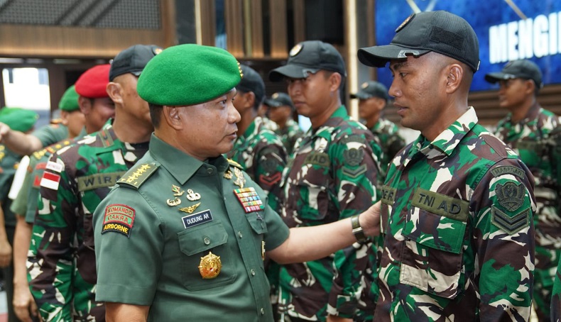 Lepas 25 Atlet, KSAD Dudung : Pertahankan Juara Lomba Tembak yang Pernah Diraih