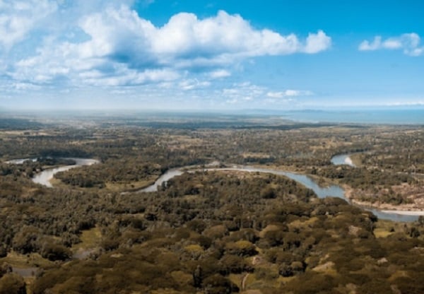 Kondisi Geografis Pulau Kalimantan Berdasarkan Peta Lengkap Batas Wilayah dan Iklimnya