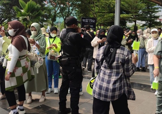 Tak Ambil Pusing Teror Bom, Fans NCT Ramai-Ramai Datang ke Konser