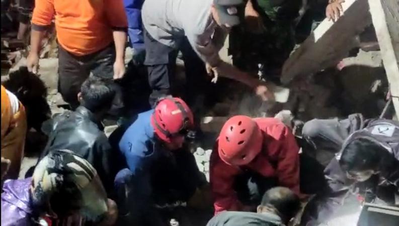  Tebing Setinggi 12 Meter Longsor Timpa Rumah di Kebumen, 2 Warga Tewas