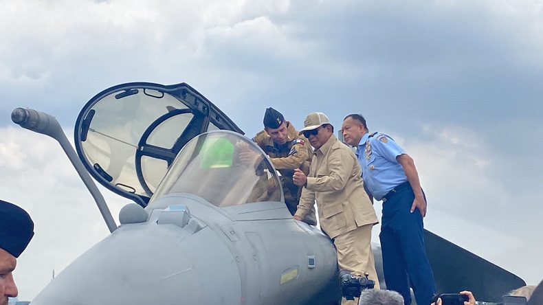 Prabowo Lihat Manuver Jet Tempur Rafale di Indo Defence 2022