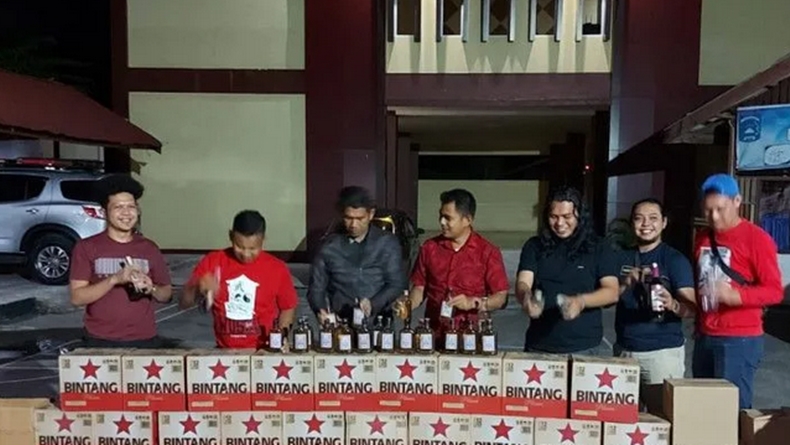 Gelar Operasi, Polisi Amankan Puluhan Botol Miras dari Bir hingga Amer  di Solok