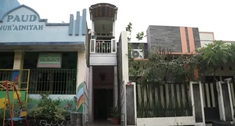 Rumah Unik Selebar Gang Luasnya Cuma 1,3 Meter di Solo, Ternyata Isinya Mengejutkan!