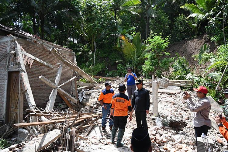 2 Warga Tewas Tertimbun Longsor, Bupati Kebumen Canangkan Penanaman Pohon di Perbukitan
