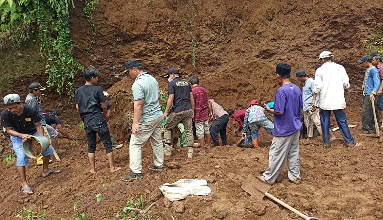 Cari Pasir Bareng Suami di Bekas Galian, Perempuan Ini Tewas Tertimbun Longsor