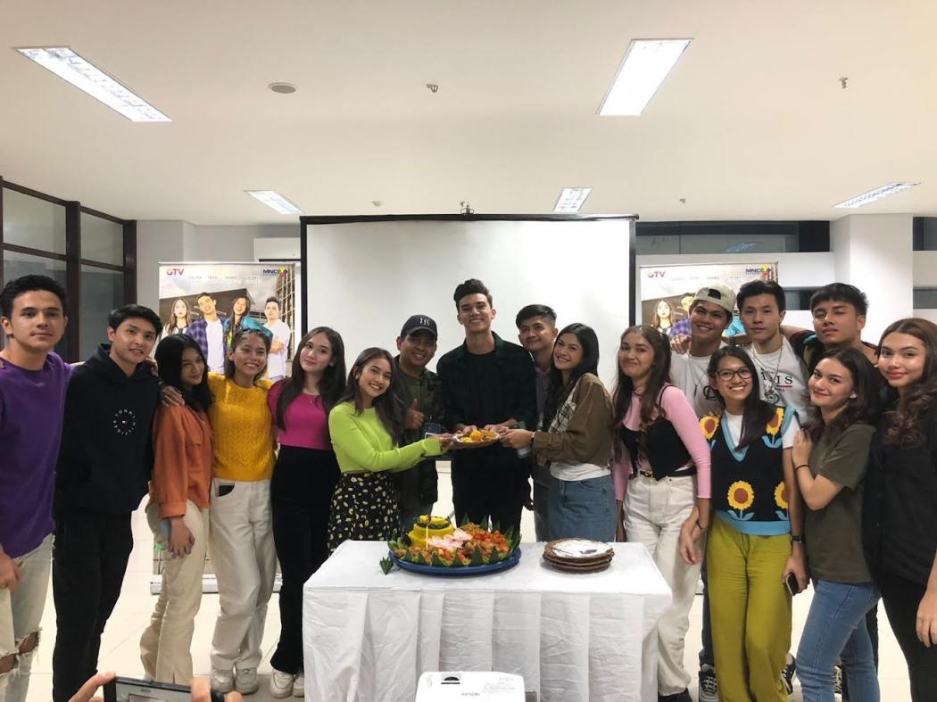 Tayang Perdana, Bintang dan Kru Sinetron Jomblo-Jomblo Bahagia Gelar Acara Syukuran
