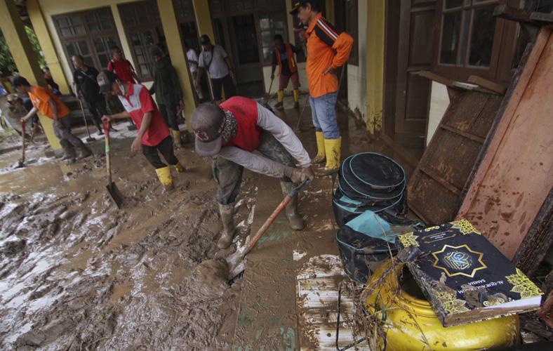 Penampakan Perumahan Wahyu Utomo Ngaliyan Semarang Terendam Banjir Lumpur