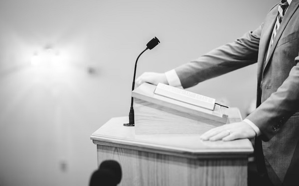 Struktur Teks Pidato, Pengertian dan Bagian-bagiannya