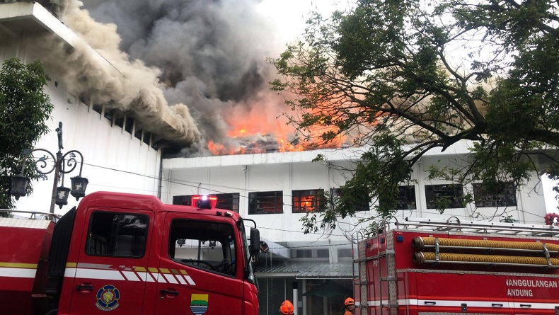 Breaking News, Balai Kota Bandung Terbakar